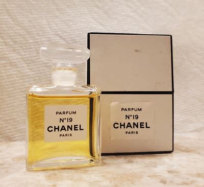 19 de chanel|chanel 19 for sale.